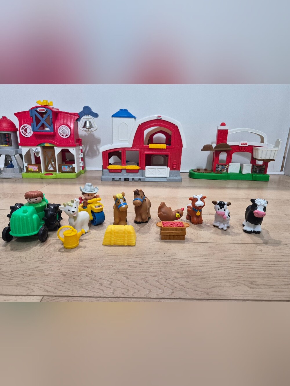 Fisher-Price Little People Farm Lot - 3 Barns, Tractor & Figures (Working Sounds